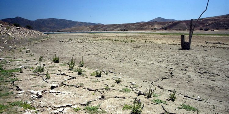 Disponibilidad de agua en el norte y centro de Chile podría disminuir hasta más de 50 por ciento.